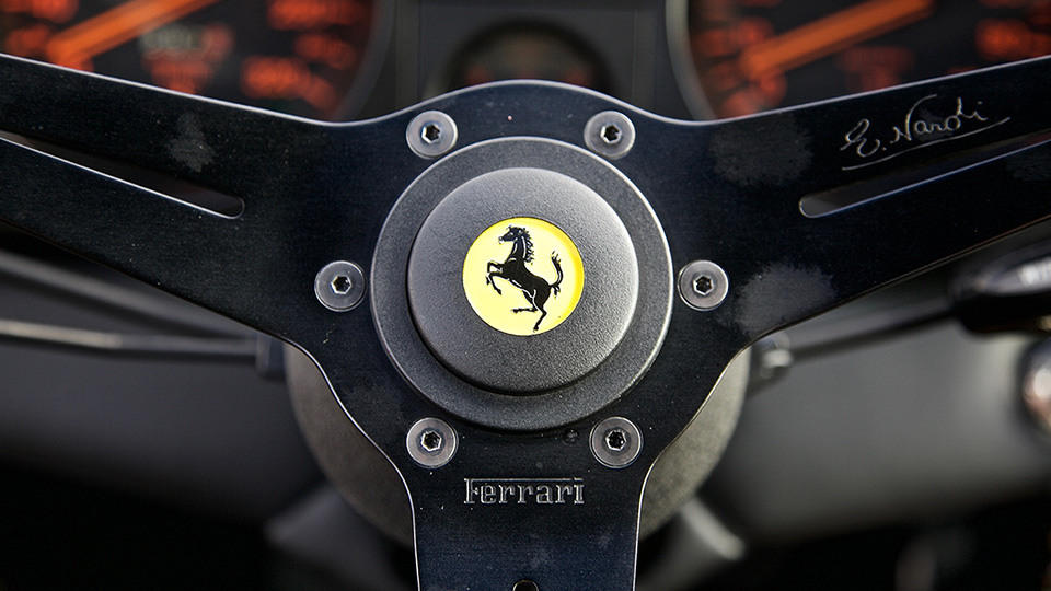 Ferrari ハンドル部 ロゴ